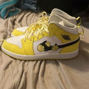 Jordan mid rose patch-dynamic yellow size 3Y